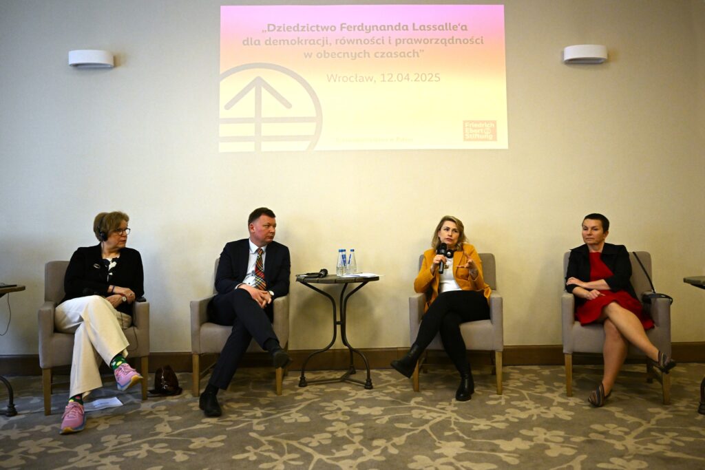 Anna Pacześniak była panelistka konferencji „Dziedzictwo Ferdynanda Lassalle‘a dla demokracji, równości i praworządności w obecnych czasach” zorganizowanej we Wrocławiu przez Fundację im. Friedricha Eberta, Przedstawicielstwo w Polsce, 12.04.2025.